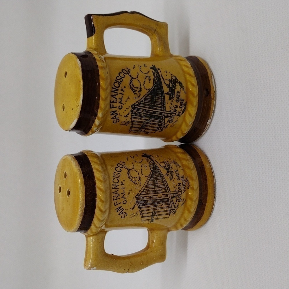Vintage San Francisco Golden Gate Bridge Souvenir Salt & Pepper‎ Shaker Set